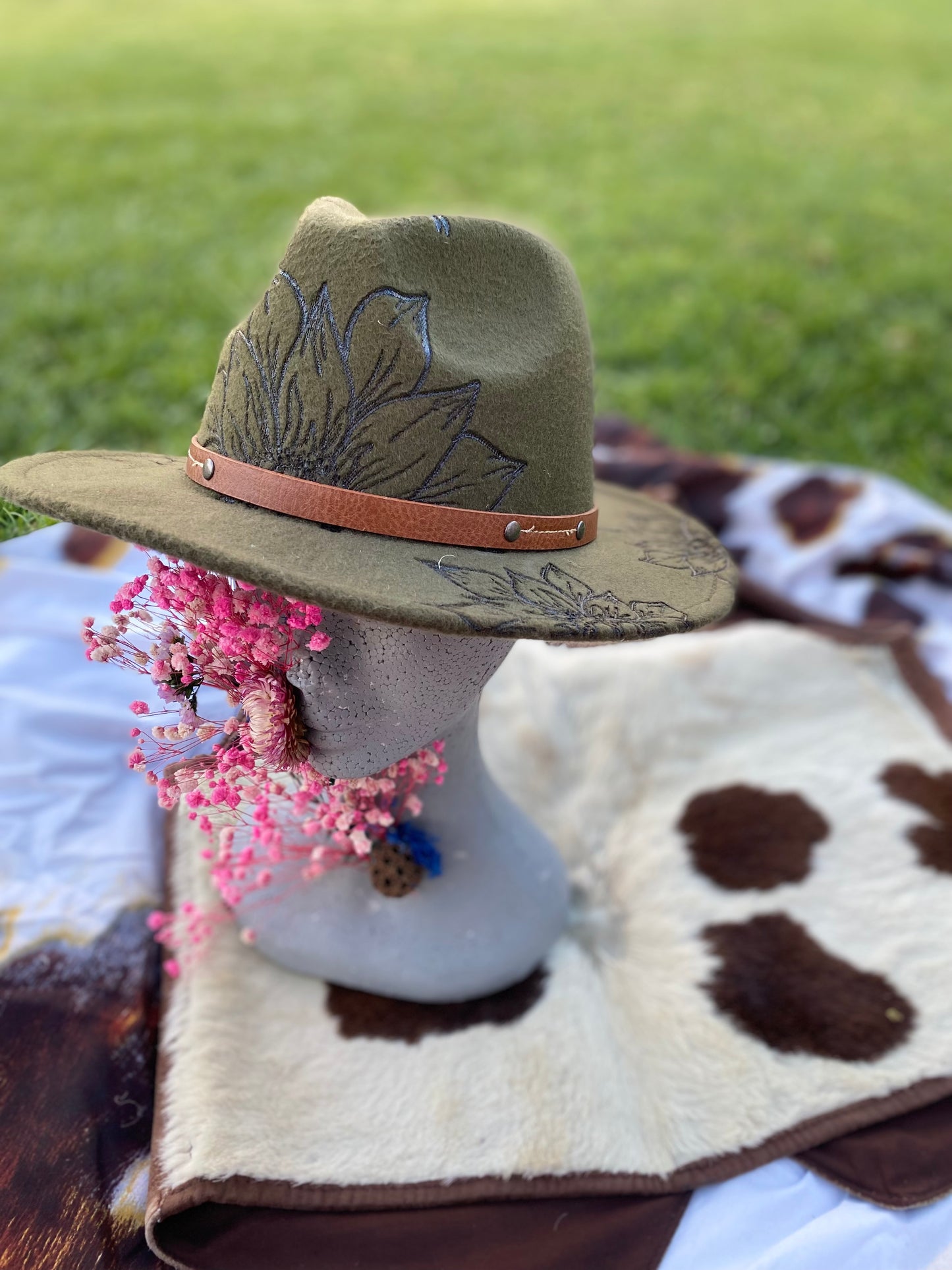 Bushland Brims Sunflowers Teens & Adults